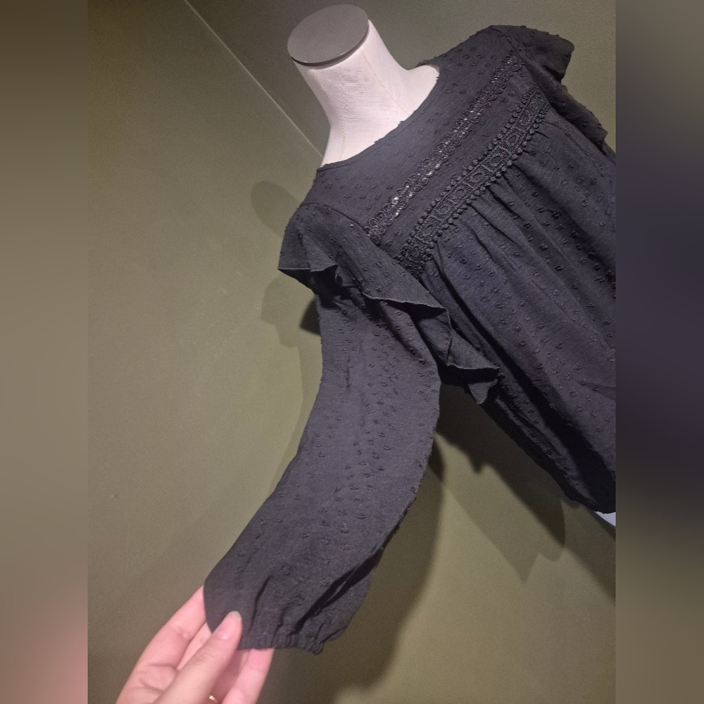 Elegant Black Ruffled Women's Top - Picture 4 of 4